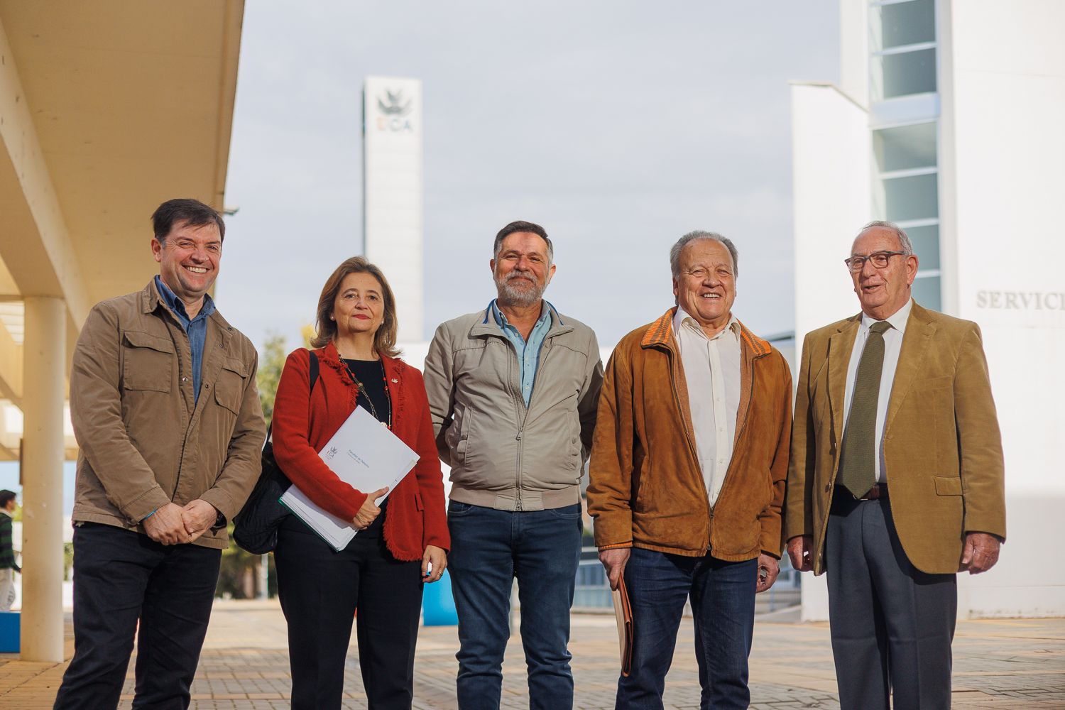 Los decanos de la Facultad de C.C. Sociales y Derecho, el delegado del rector de la UCA, Pedro Pacheco y el primer catedrático de Derecho, Luis García Ruíz, posan esta semana para lavozdelsur.es en el recinto universitario de Jerez.