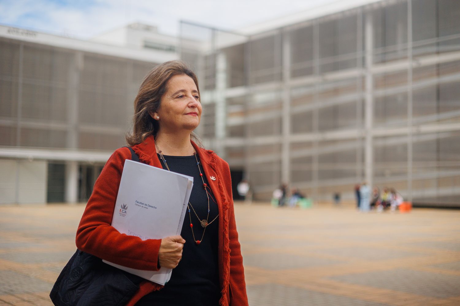 Isabel Zurita, decana de Derecho, posa para lavozdelsur.es en el vigésimo aniversario del Campus de Jerez.