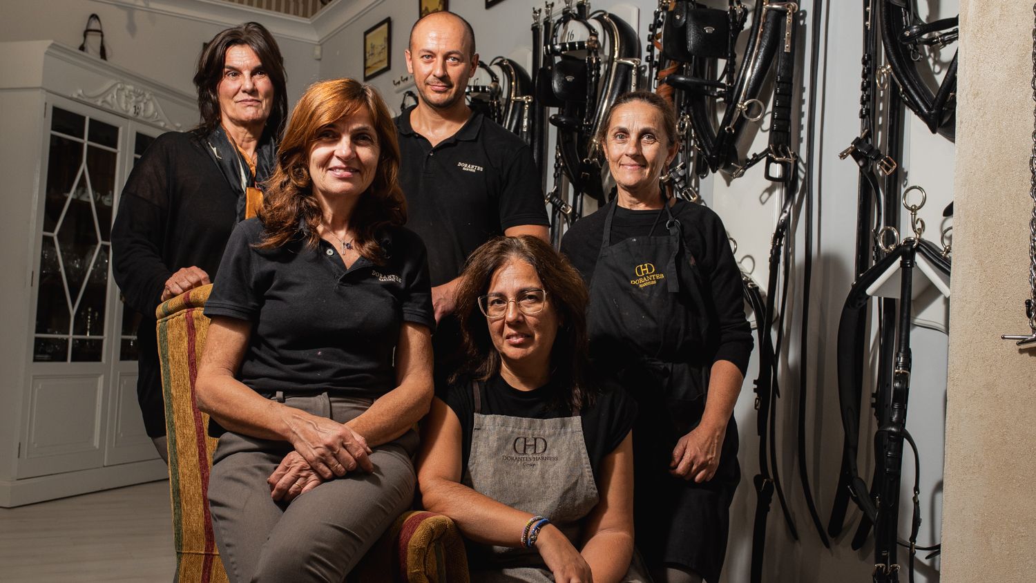 Familia de guarnicioneros. Blanca Oriol (responsable de la línea de moda de Dorantes Harness), Antonia Dorantes, Juan Francisco Zambrano, María del Castillo (esposa de Fran Dorantes) y Nola.