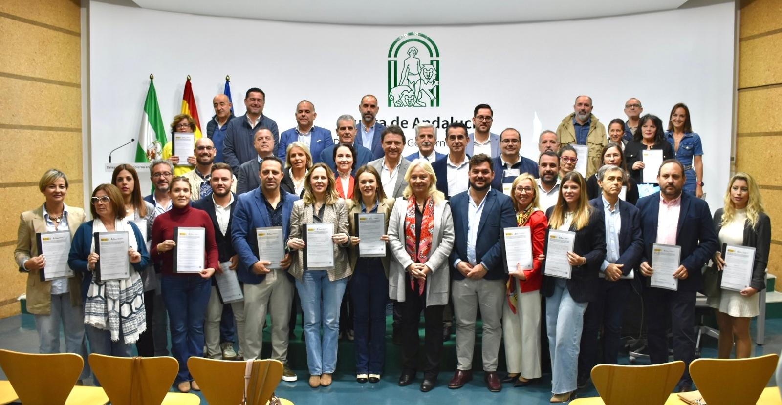 La delegada en la entrega de las resoluciones del programa 'Andalucía Activa'.