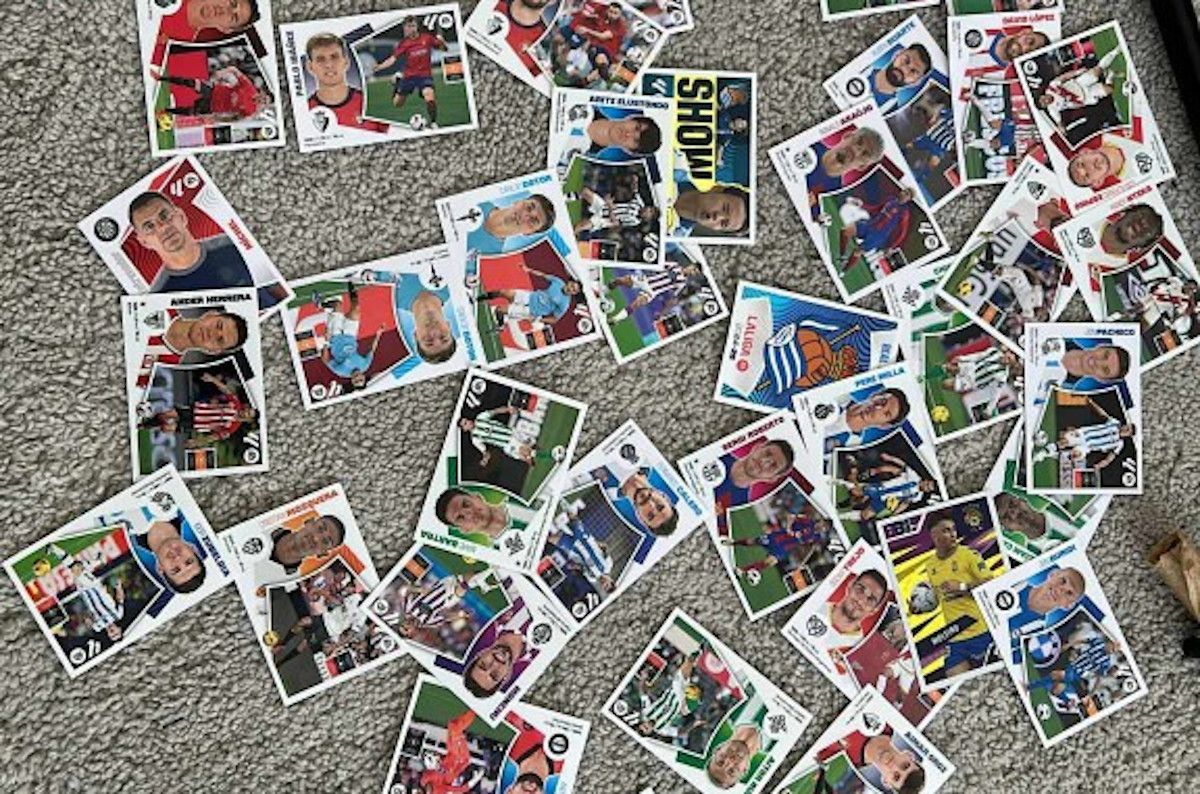 Intercambio de cromos, la iniciativa del Ayuntamiento de Bornos para que los jóvenes interactúen en las calles.