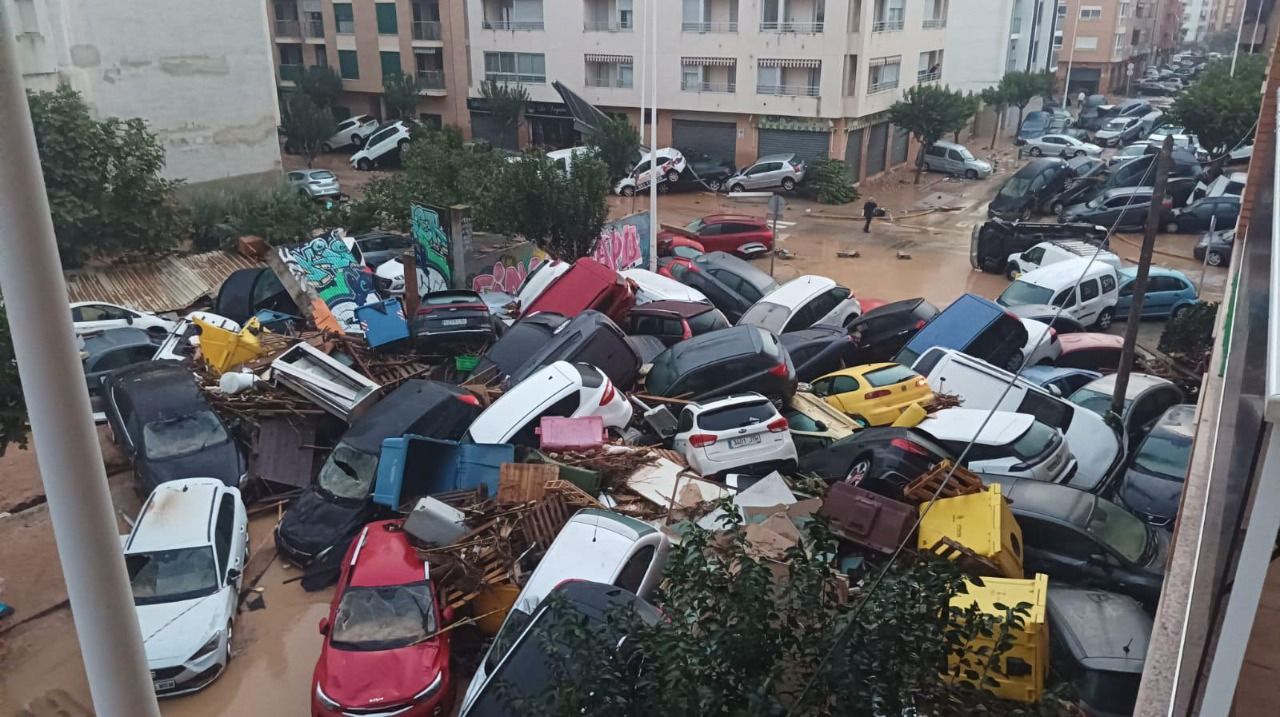 Riada de coches en Valencia.