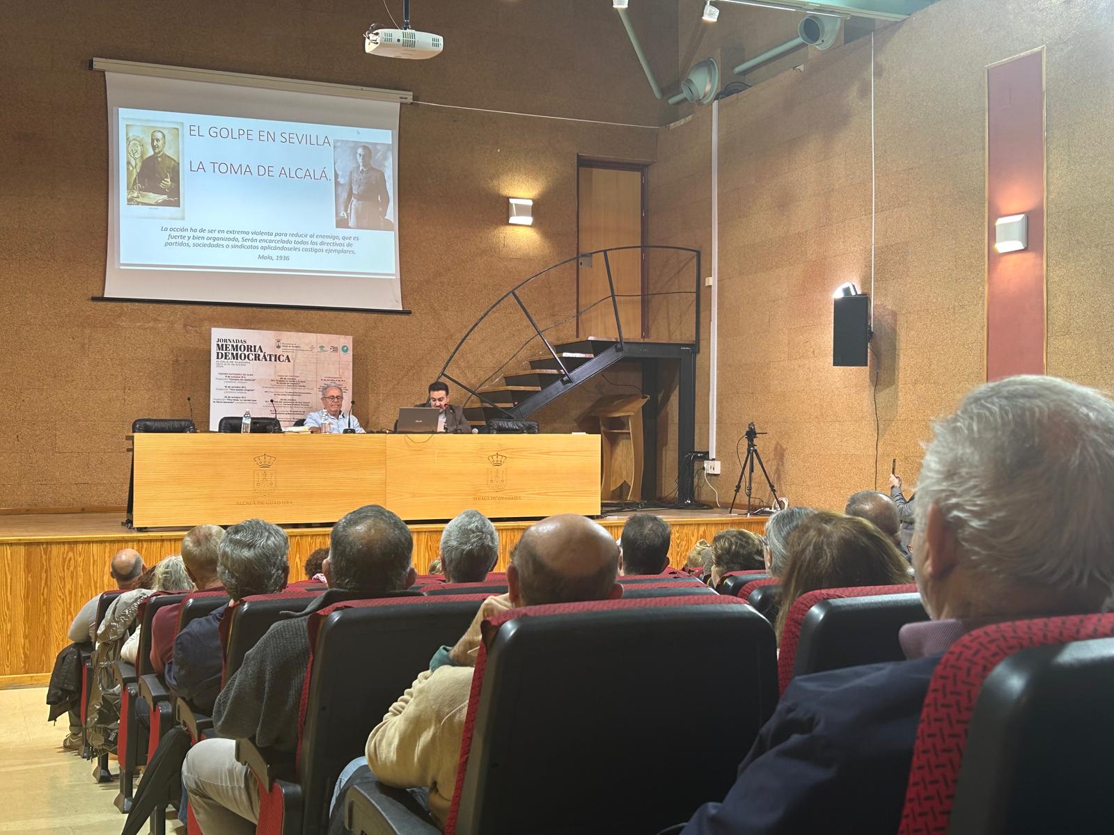 Desarrollo de la primera jornada del ciclo de Memoria Democrática en Alcalá de Guadaíra. 