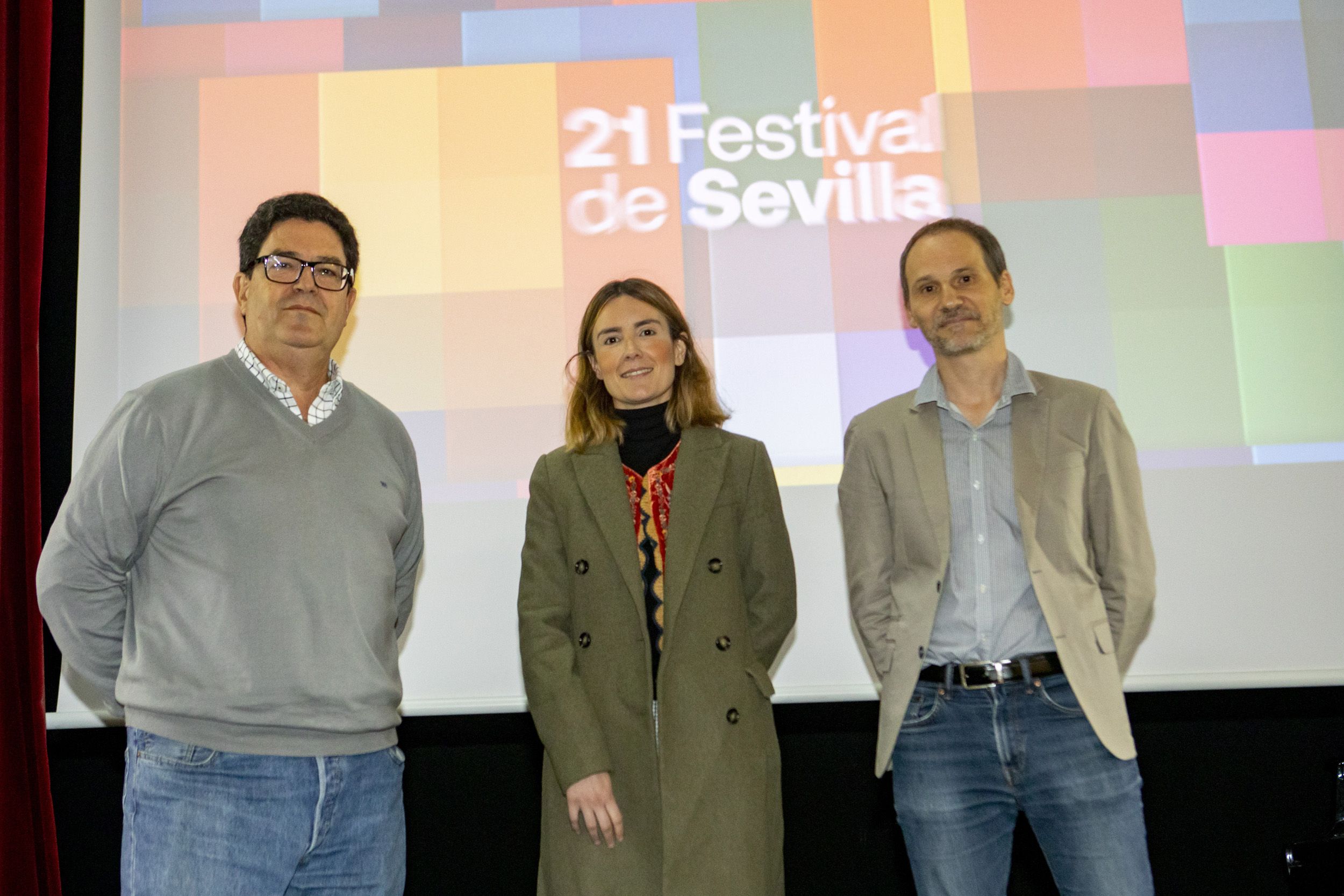 La delegada y responsables del festival durante la presentación. 