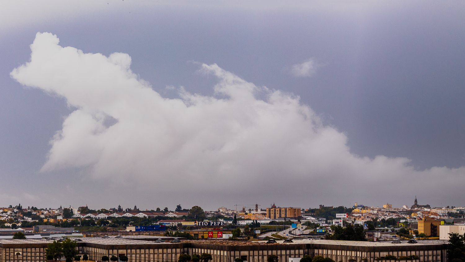 Panorámica del temporal sobre Jerez desde la zona sur.