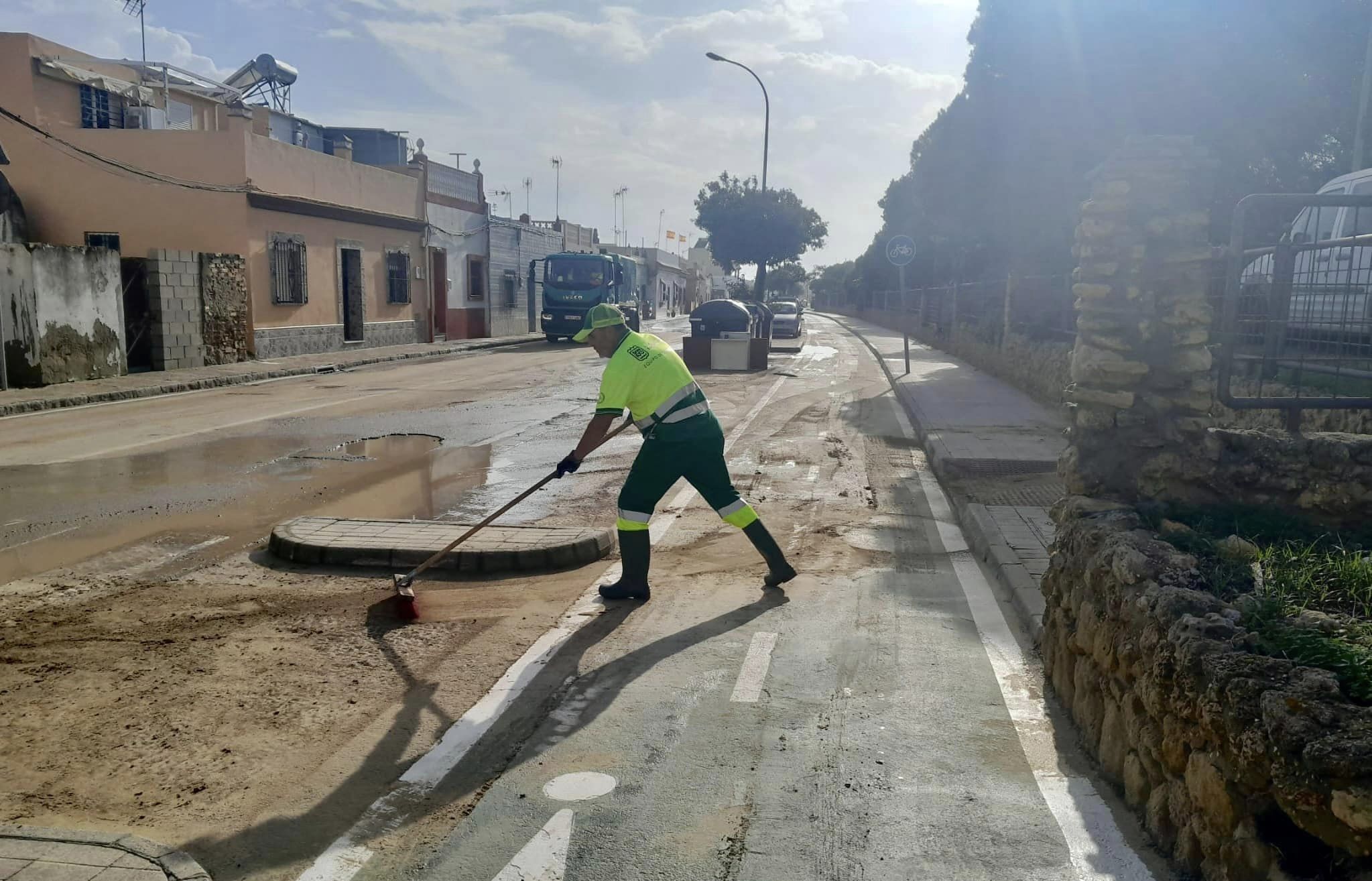 El Ayuntamiento de San Fernando trabaja para recuperar la normalidad en La Isla.