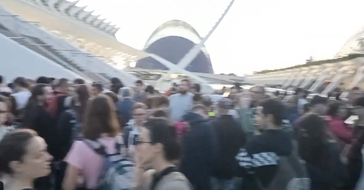 Miles de voluntarios, en Valencia para ayudar a los afectados por la DANA.