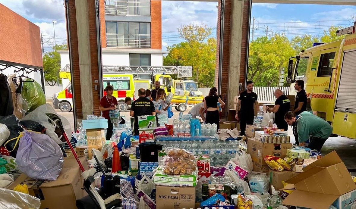 Material recogido por bomberos de Jerez para Valencia.