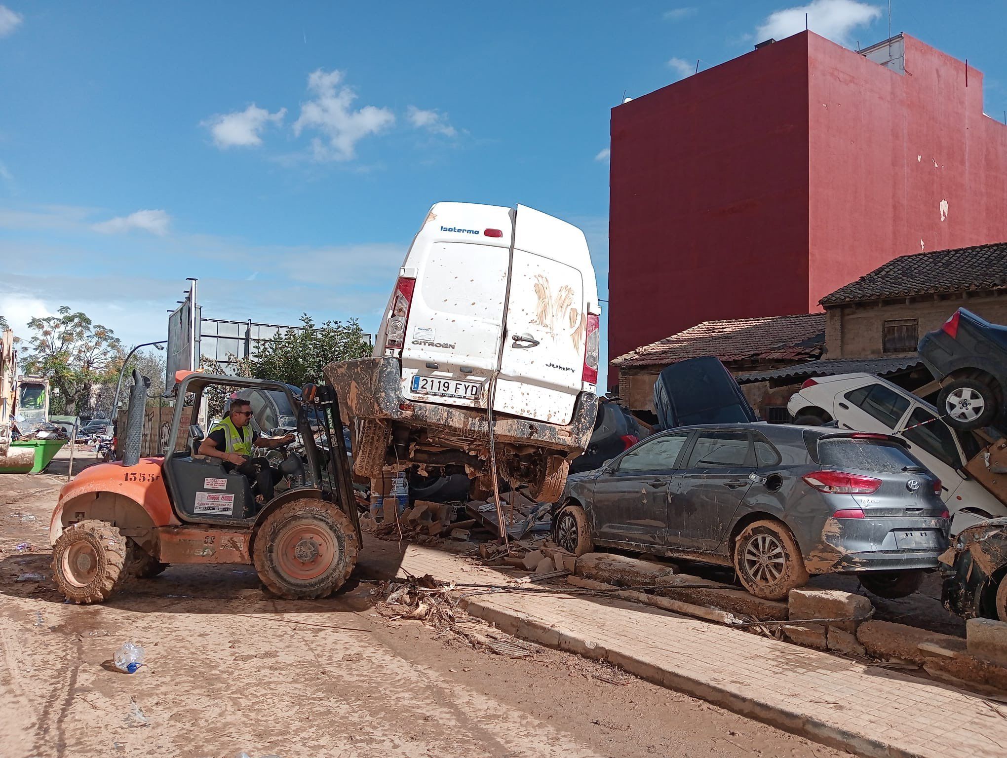 Trabajos para la recuperación de carreteras tras la DANA de Valencia.