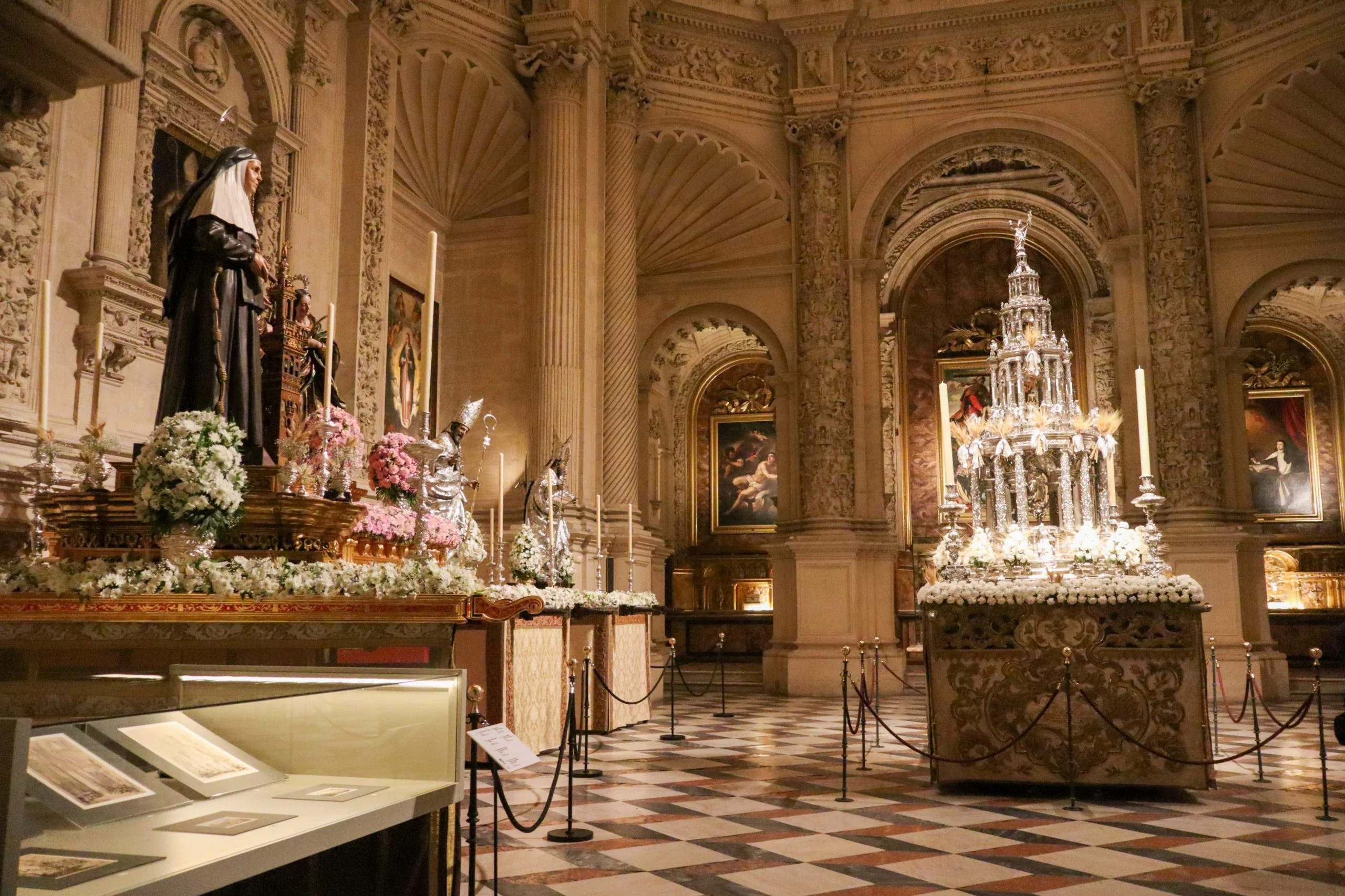 Arte y piedad popular. El espacio dedicado a la festividad del Corpus, con el paso de la custodia como elemento central. 