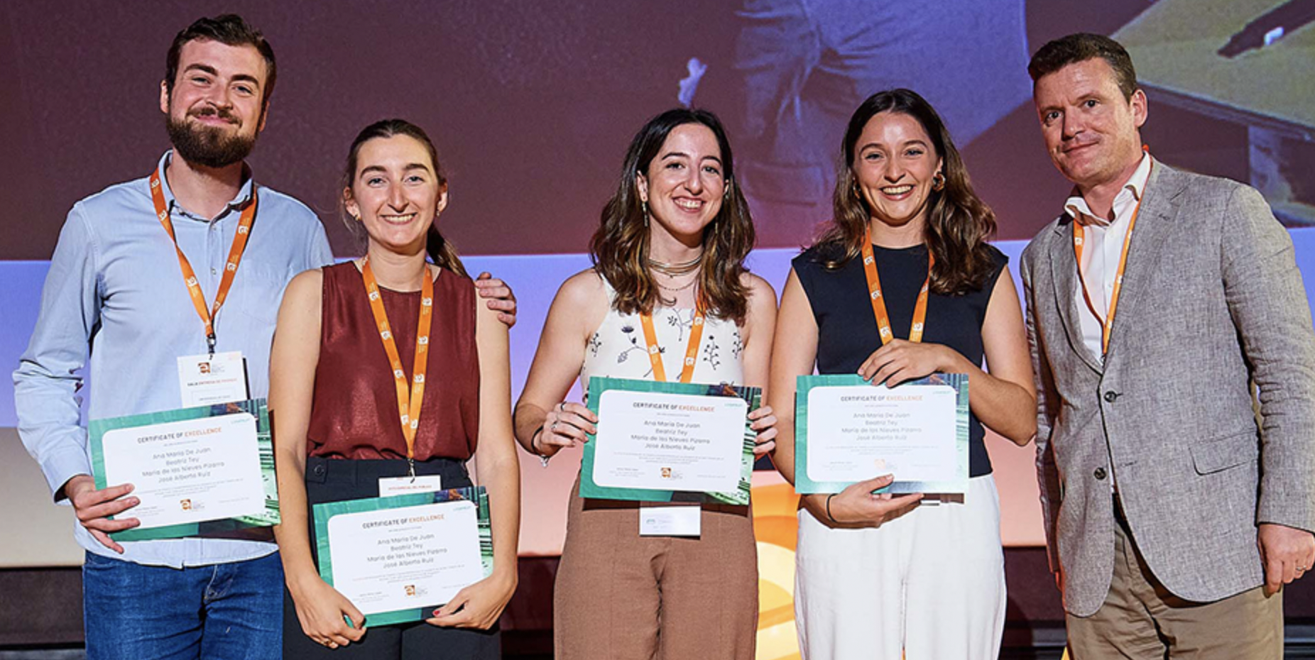 Ana María De Juan, Beatriz Tey, María de las Nieves Pizarro y José Alberto Ruiz, estudiantes de la UCA premiados.