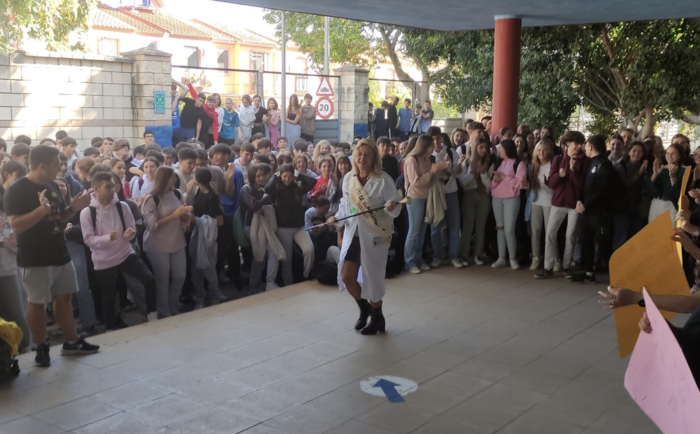 La despedida del instituto Fernando Savater a Nieves, jefa de estudios durante más de 20 años.