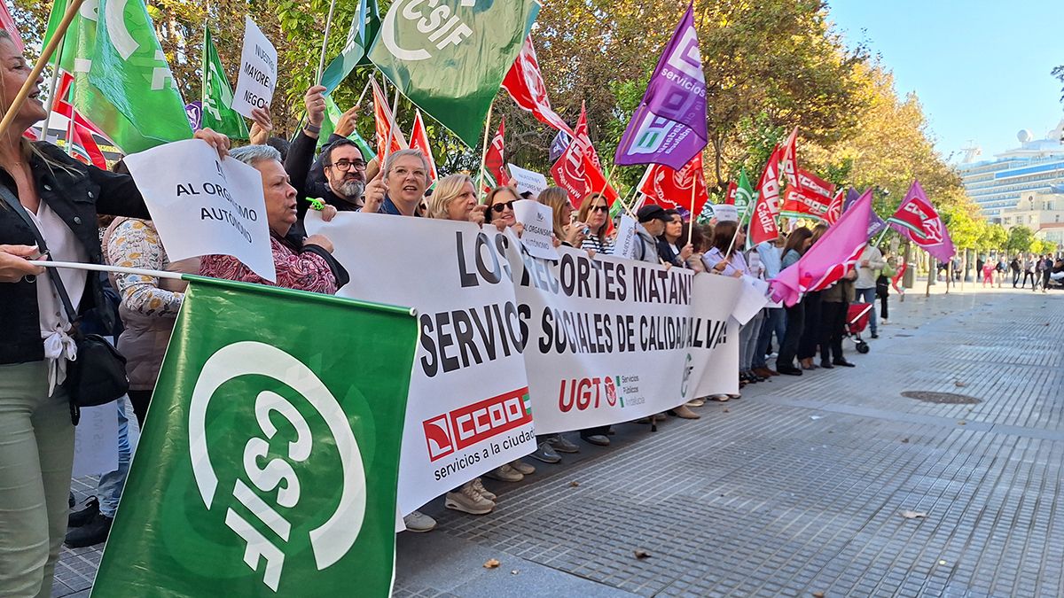 Un momento de la protesta este miércoles en Diputación.