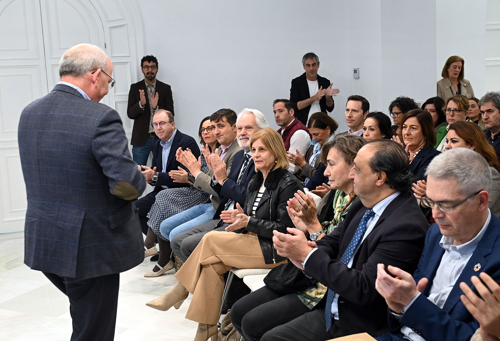 María José García-Pelayo, alcaldesa de Jerez, durante la inauguración de las jornadas del CEC junto a Javier Sánchez Rojas.