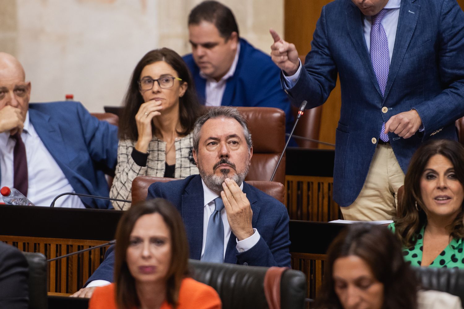 Juan Espadas, en un pleno del Parlamento andaluz.