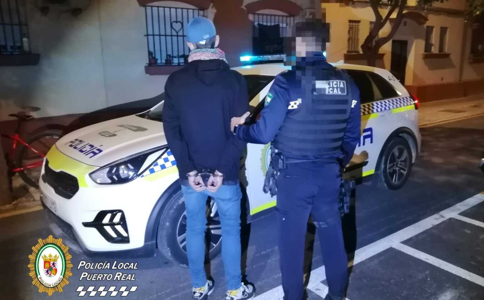 Dos personas han sido detenidas en Puerto Real por el robo de un coche.