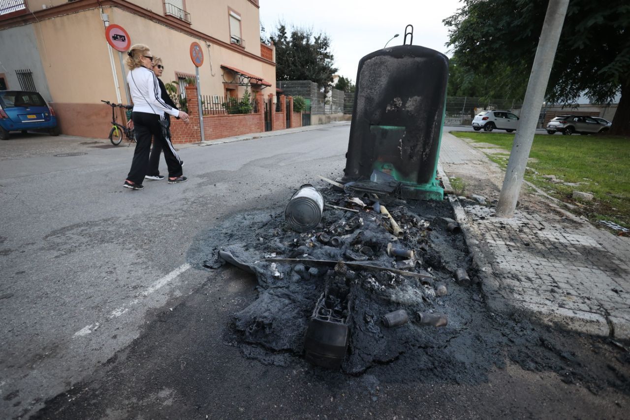 El contenedor que salió ardiendo en El Pelirón.