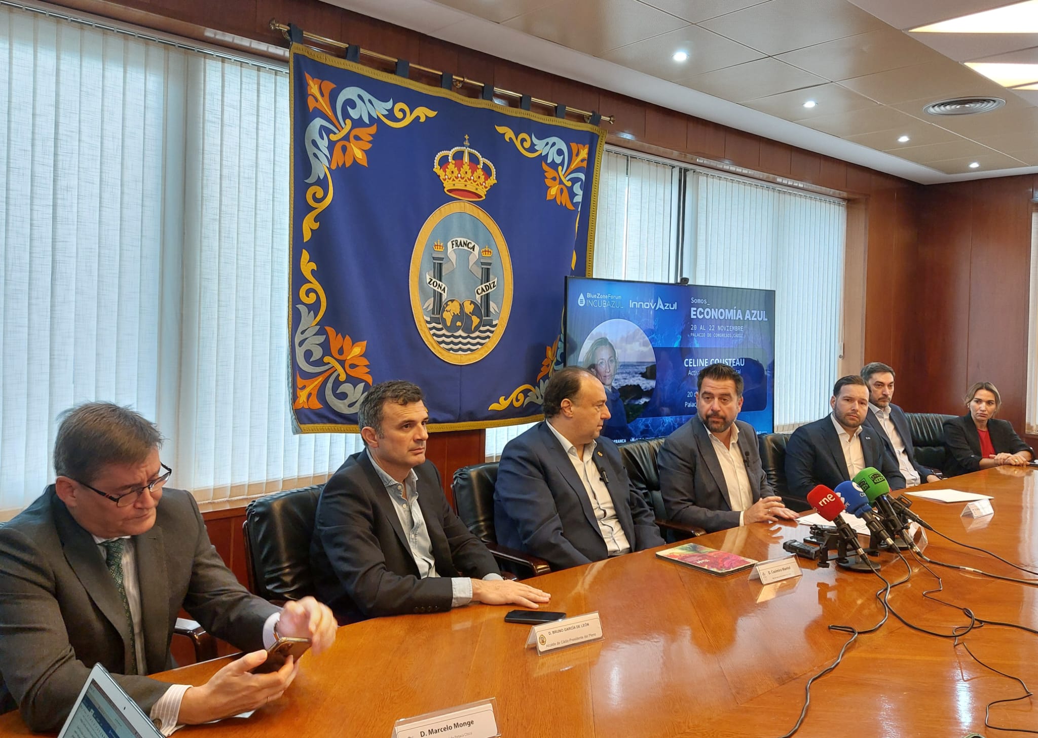 Acto de presentación de las jornadas en las que participarán Celine Cousteau y Ferrán Adriá. 