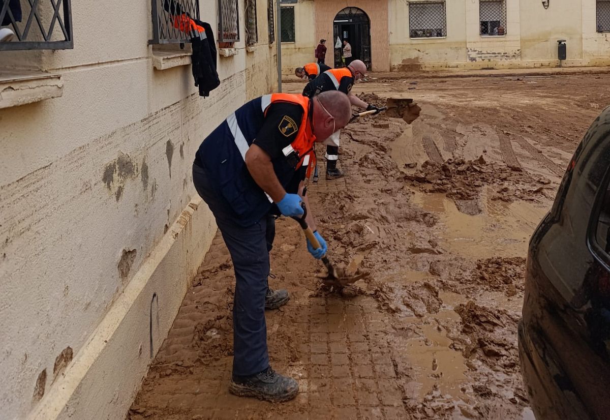 Trabajos de limpieza en los pueblos afectados por la DANA en Valencia. 