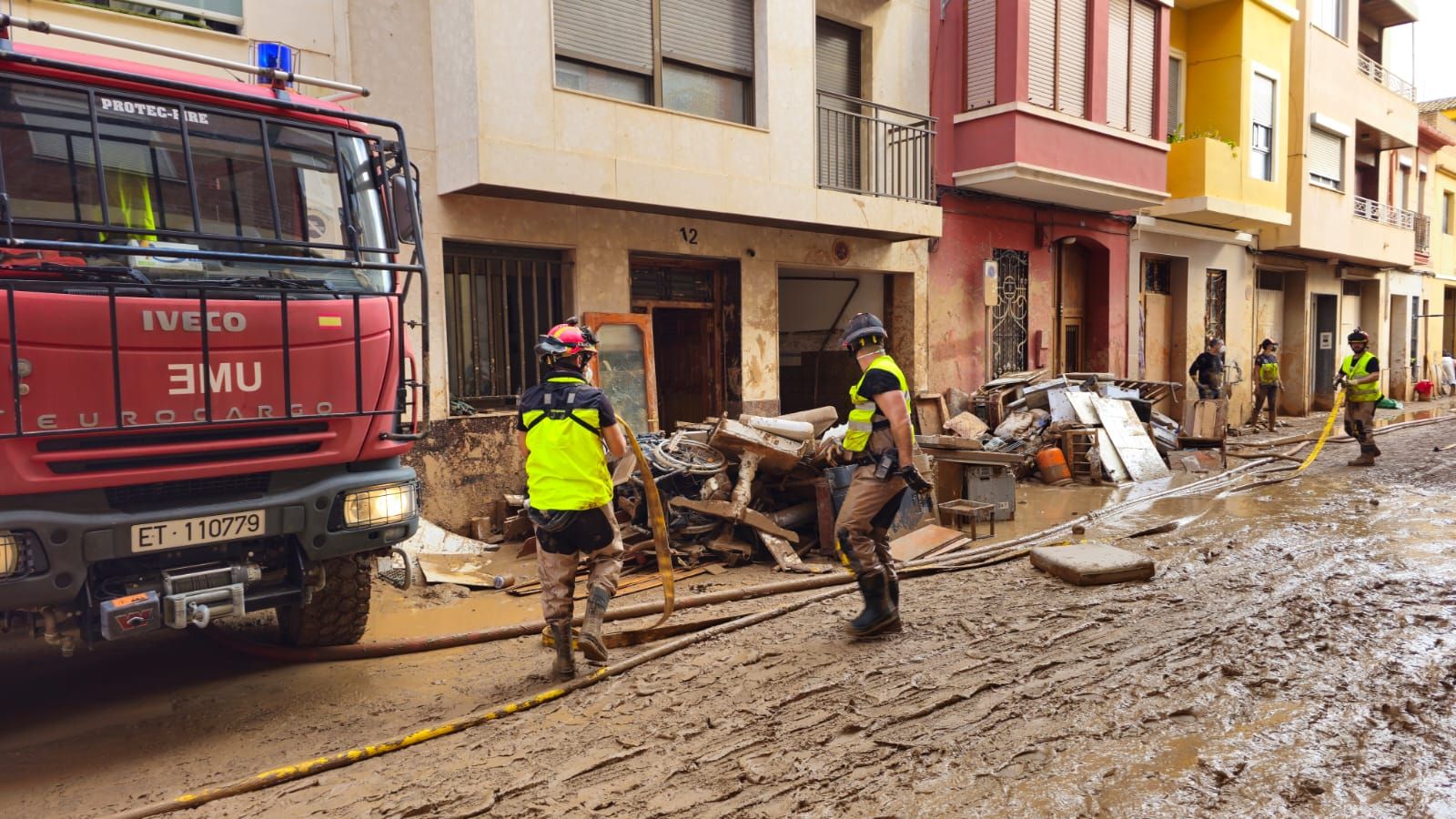 Trabajos de la UME en los pueblos de Valencia. 