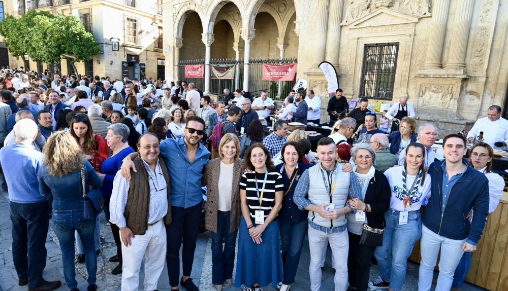 Parte del equipo de gobierno, en la iniciativa solidaria.