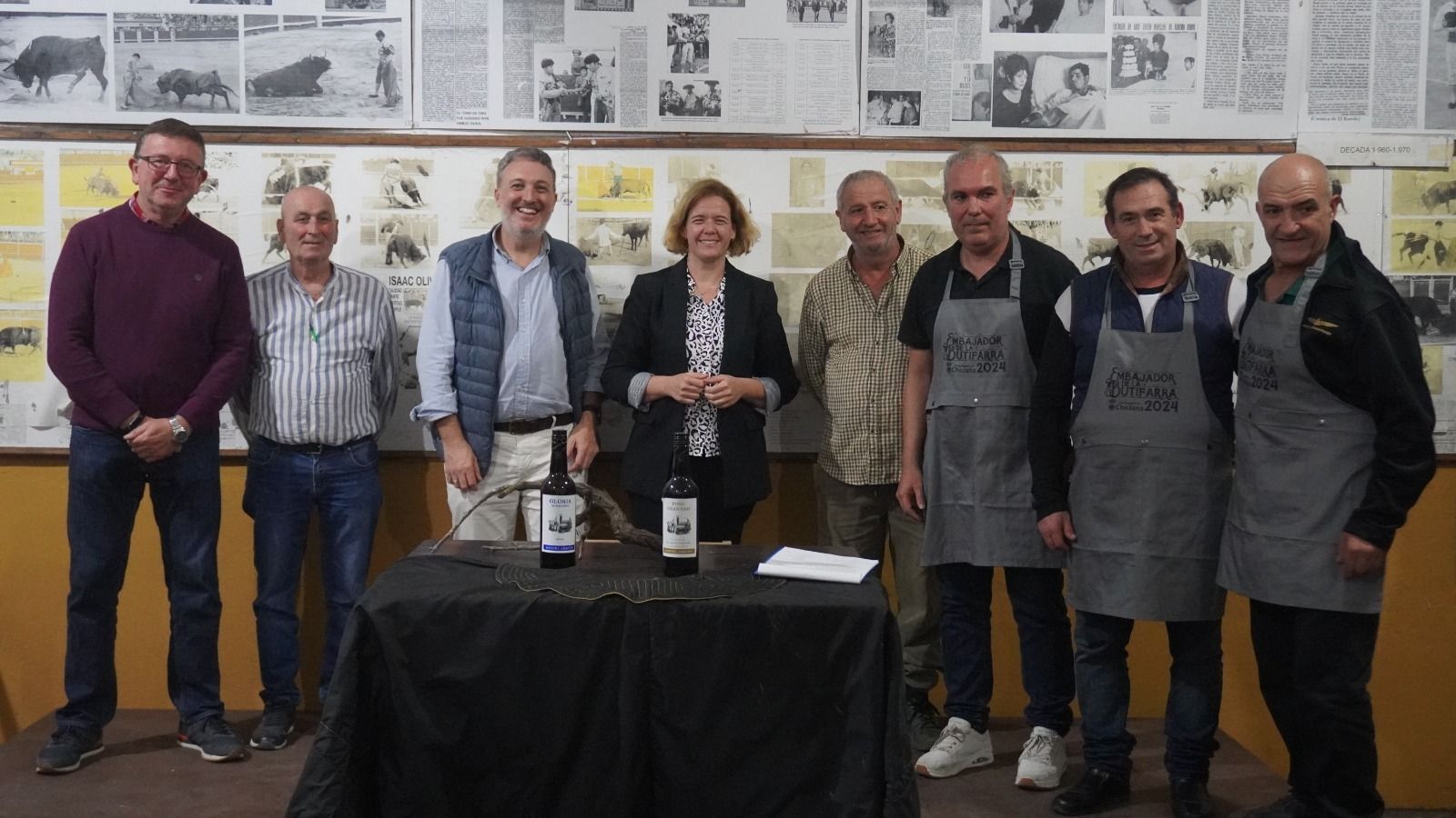 El jurado y los ganadores del certamen de las mejores butifarras de Chiclana.