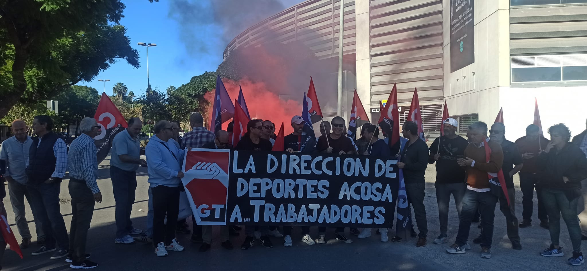 Protesta de CGT en Chapín por la situación del personal del Ayuntamiento.