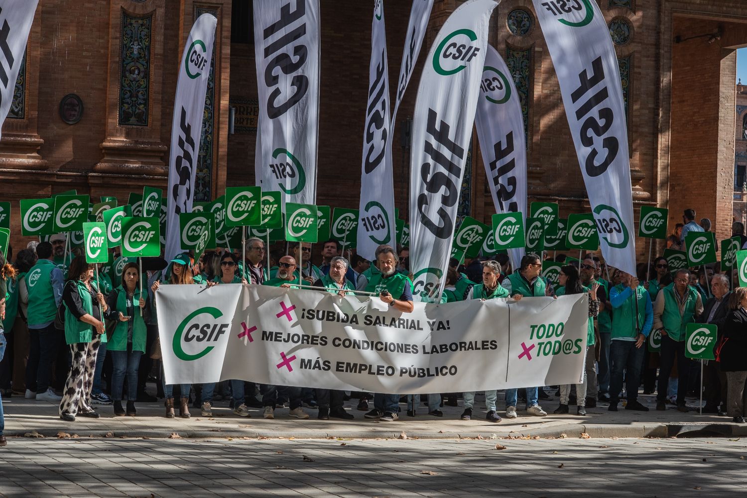 Una manifestación por la situación de Muface en la Plaza de España de Sevilla esta pasada semana.