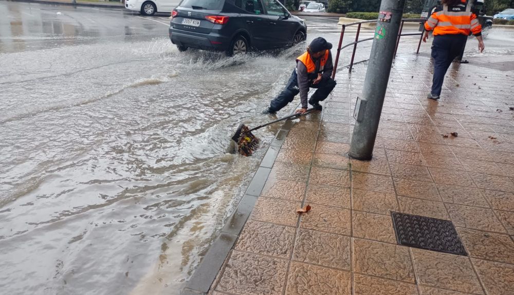 Los voluntarios realizando trabajos el pasado miércoles.