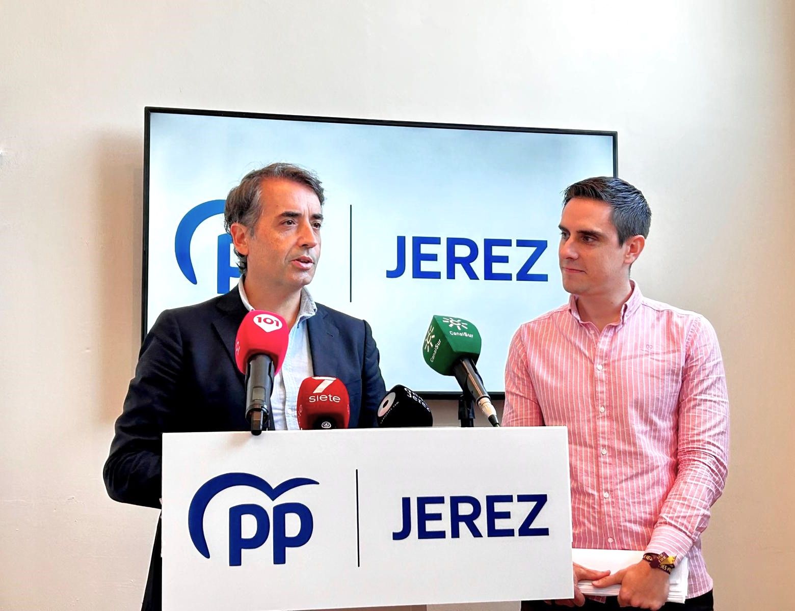 La rueda de prensa ofrecida por Jaime Espinar y Antonio Saldaña este martes.