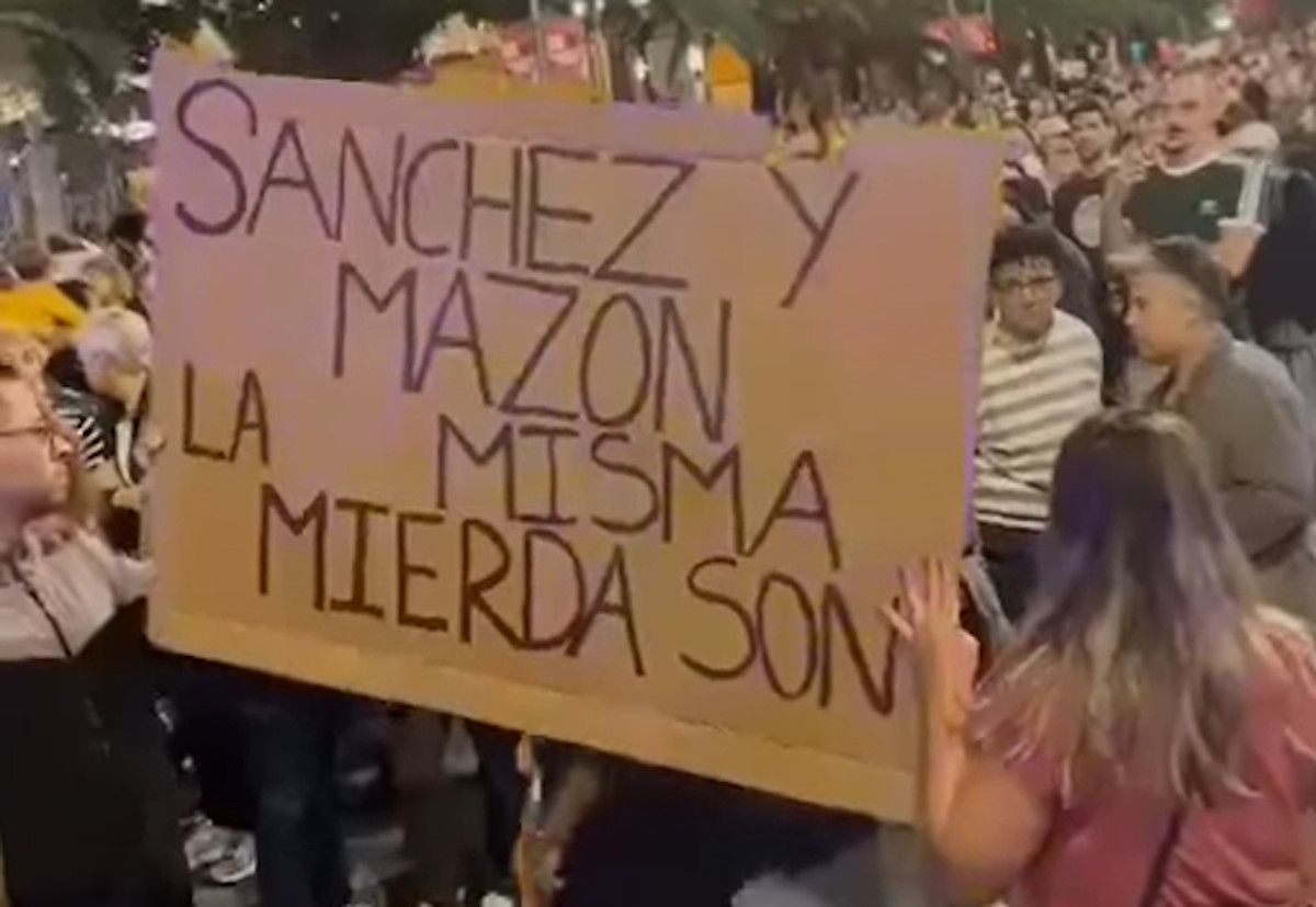 Pancarta vista en la manifestación para pedir la dimisión de Mazón en Valencia. 