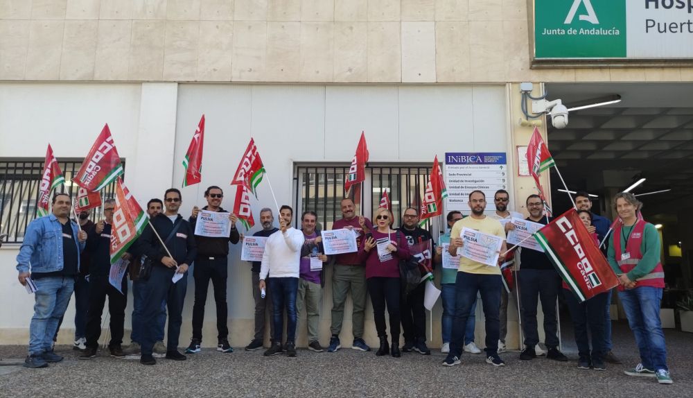 Concentración de la plantilla de trabajadores en Cádiz.