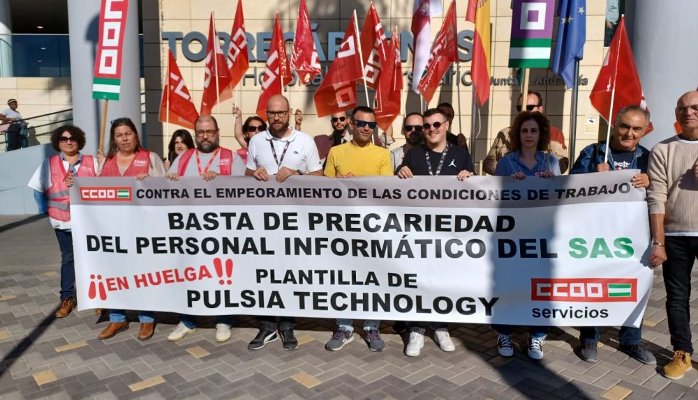 Protesta de la plantilla en el Hospital Universitario Torrecardenas de Almería.