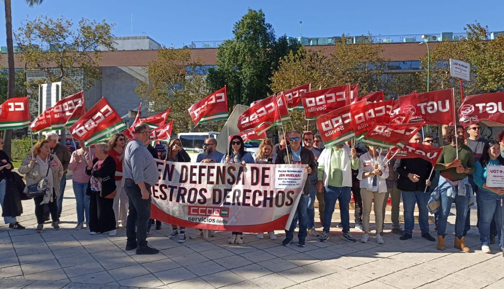 Concentración en el Hospital Virgen del Rocío de Sevilla. 