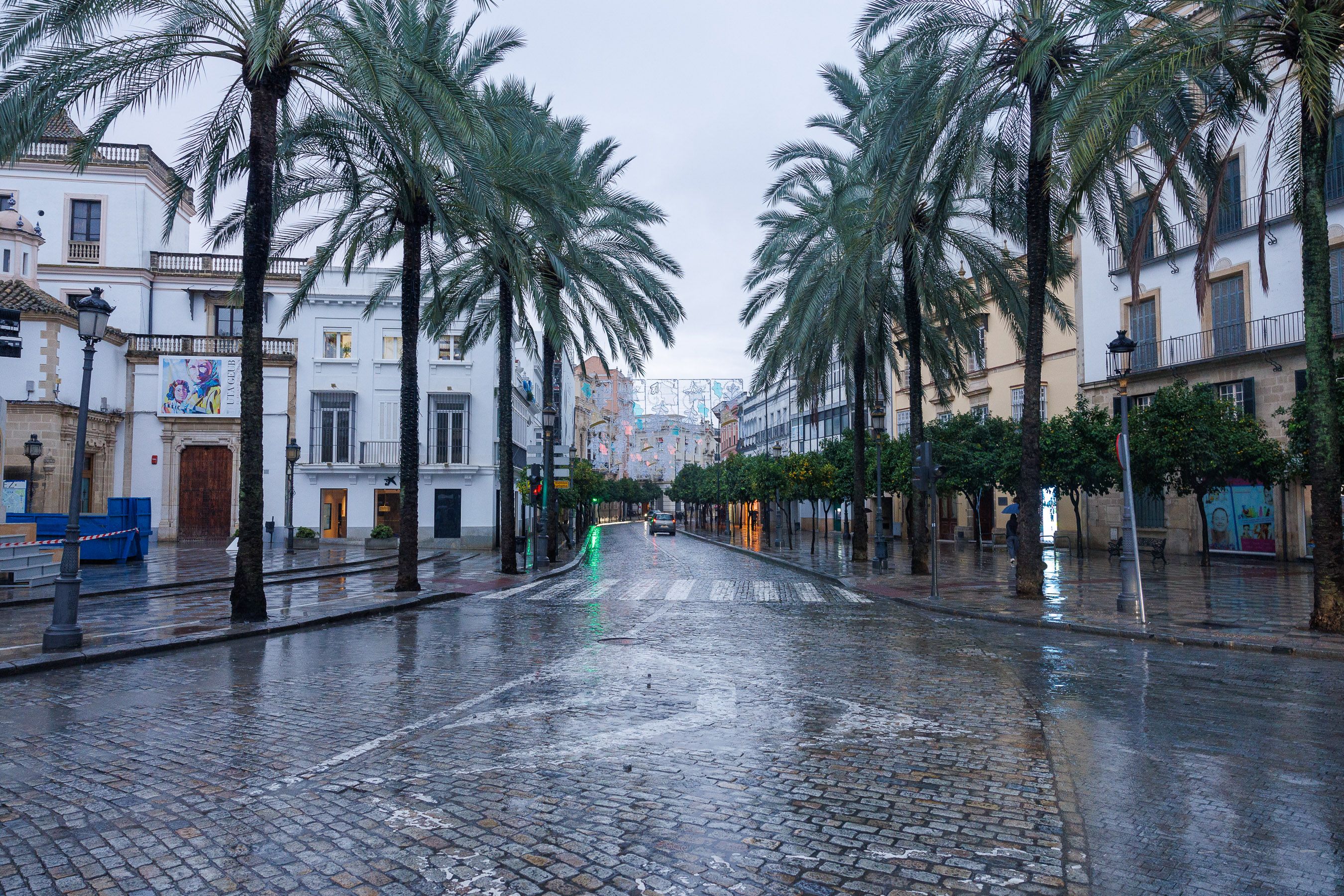 Una calle en Jerez, vacía durante la alerta por la DANA.