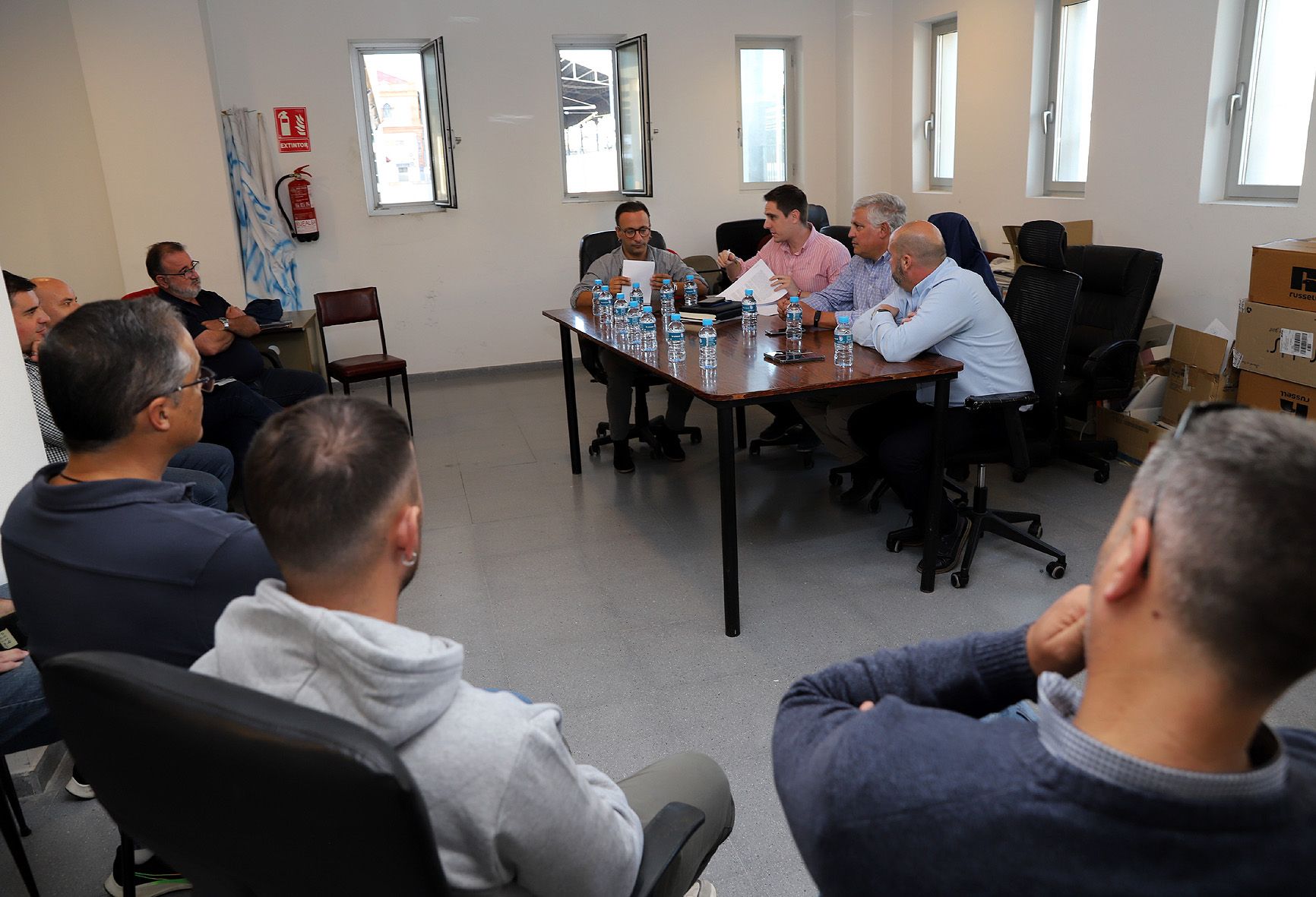 El teniente de alcaldesa Jaime Espinar en la reunión con Tele-Taxi Jerez.