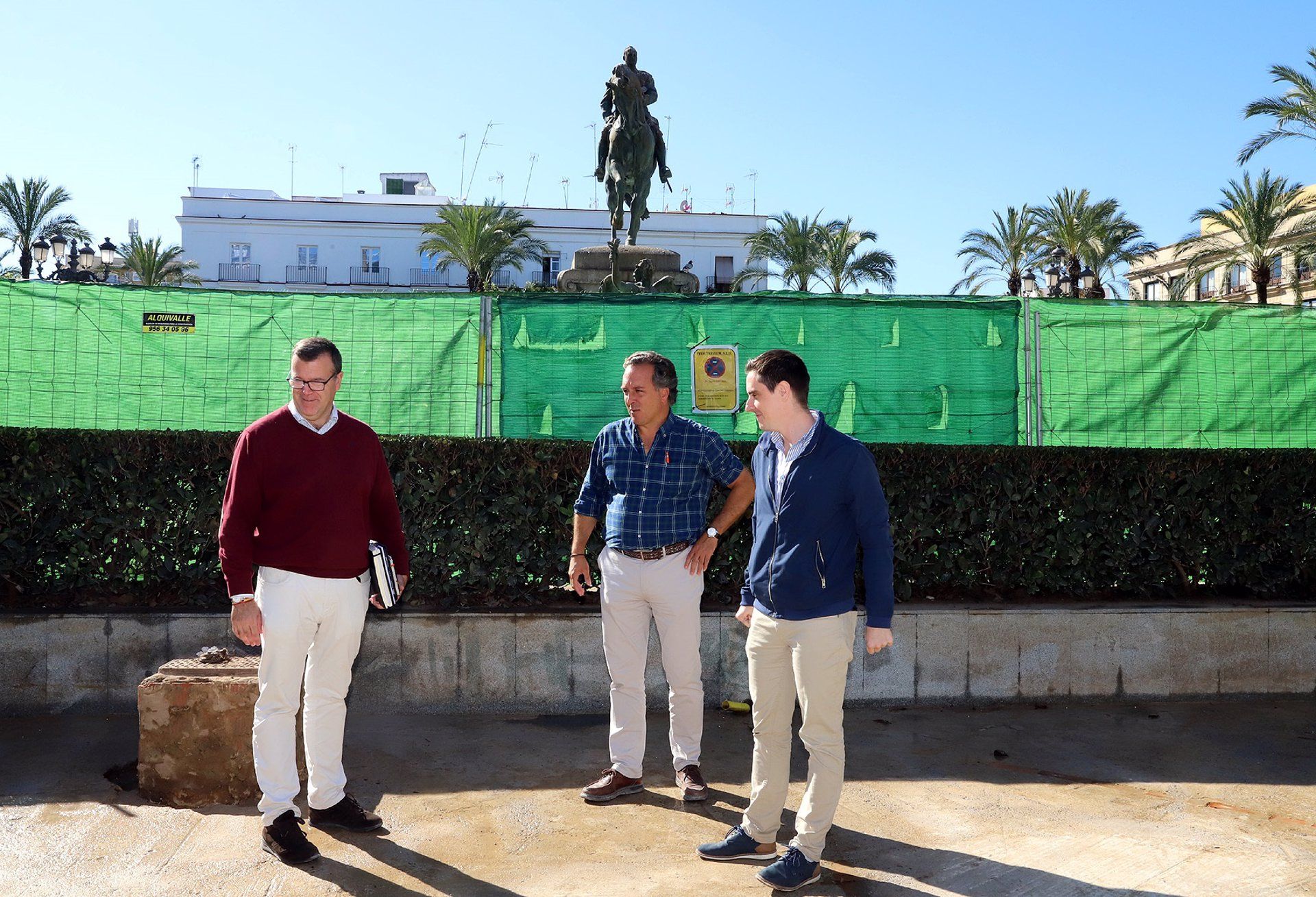 Jaime Espinar supervisando las obras de la fuente.