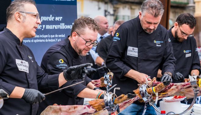 Así ha sido la X Feria Solidaria de Cortadores de Jamón.