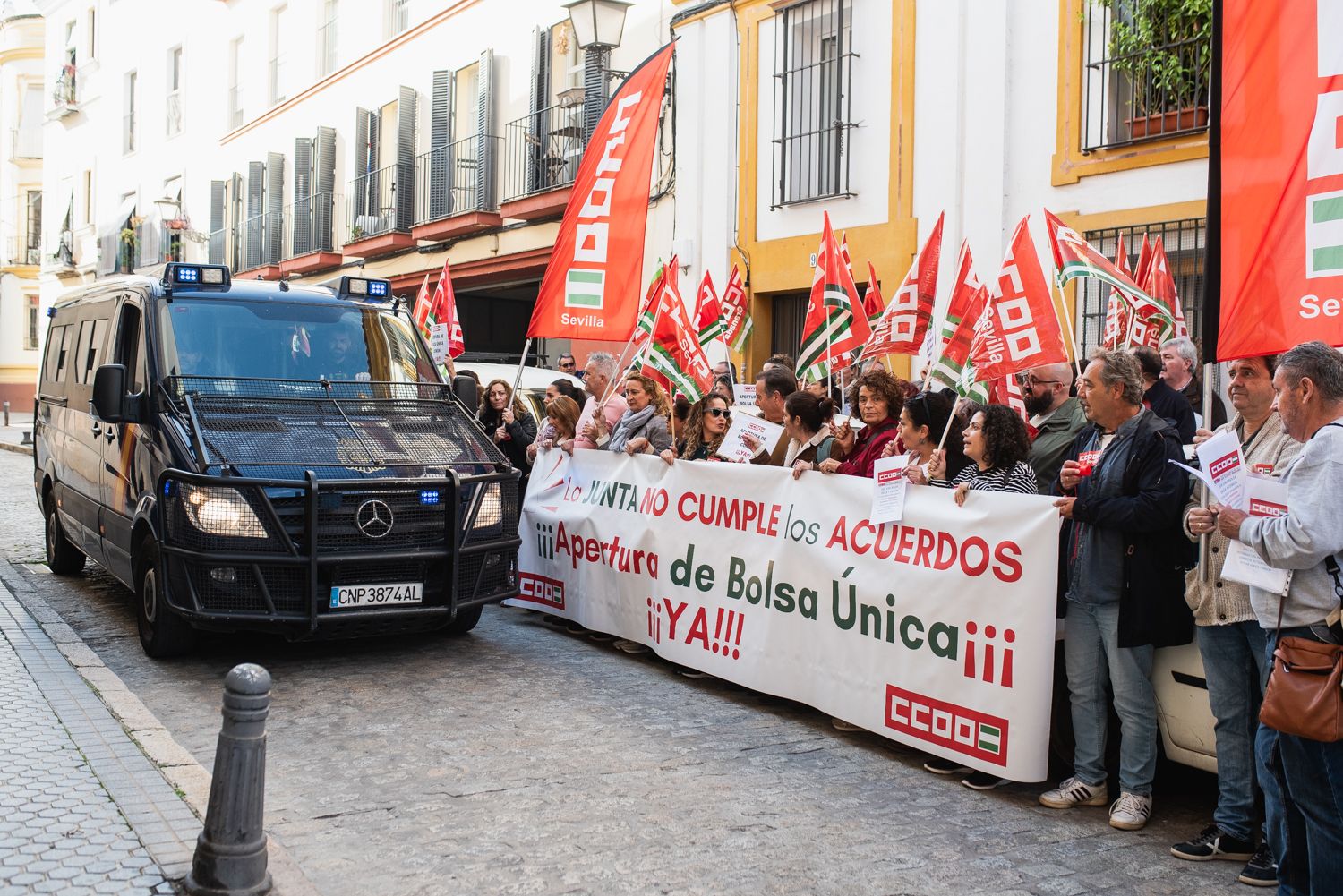 La protesta por la situación de la Bolsa Única, este lunes en Sevilla.