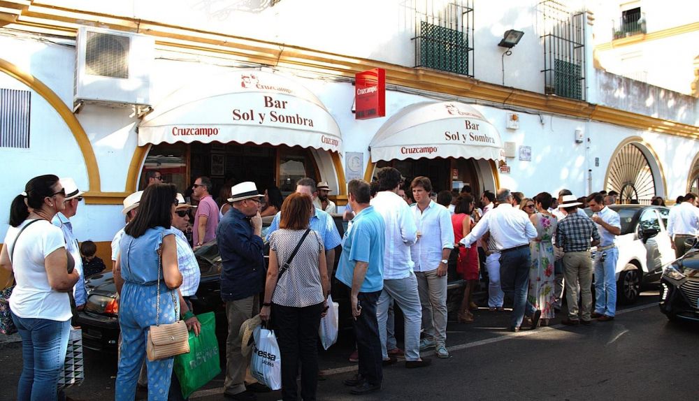 Ambiente en el bar fundado por Antonio Cruz Llamas.