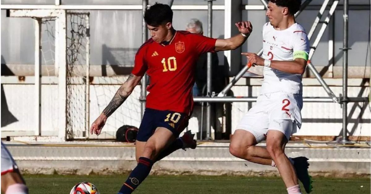 El joven Antoñito, con la selección española sub-19.   FOTO: RFEF