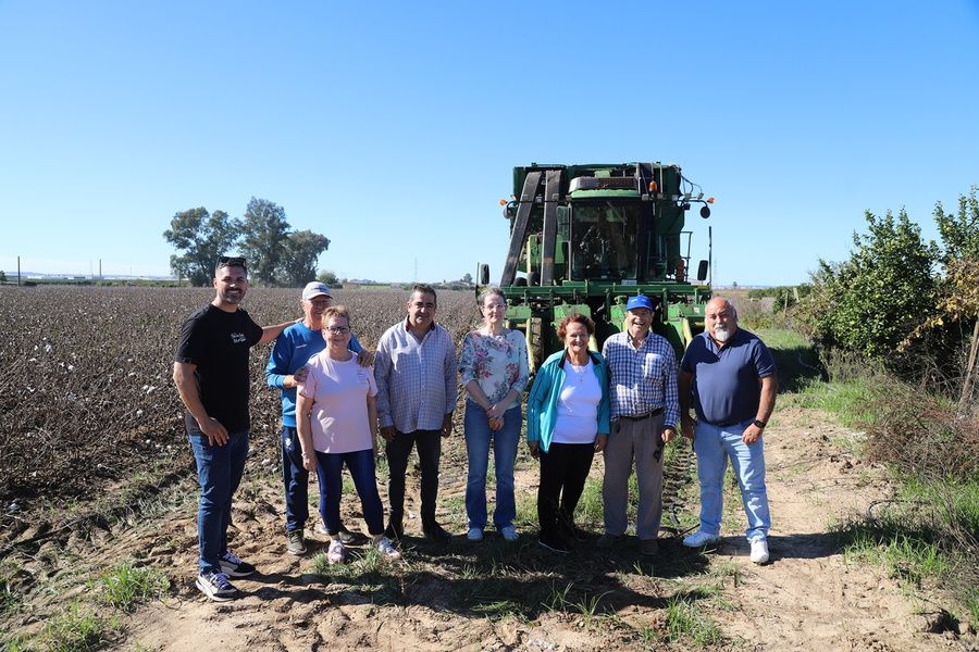 La familia Pérez Madroñal lleva 60 años trabajando en la agricultura desde La Rinconada. 