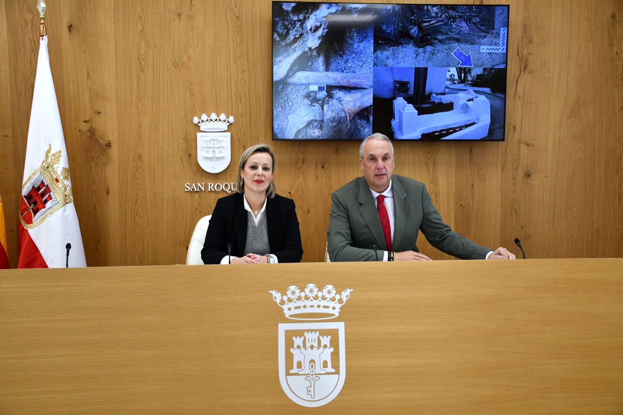 Rueda de prensa del alcalde de San Roque, Ruiz Boix, donde se ha anunciado el hallazgo.