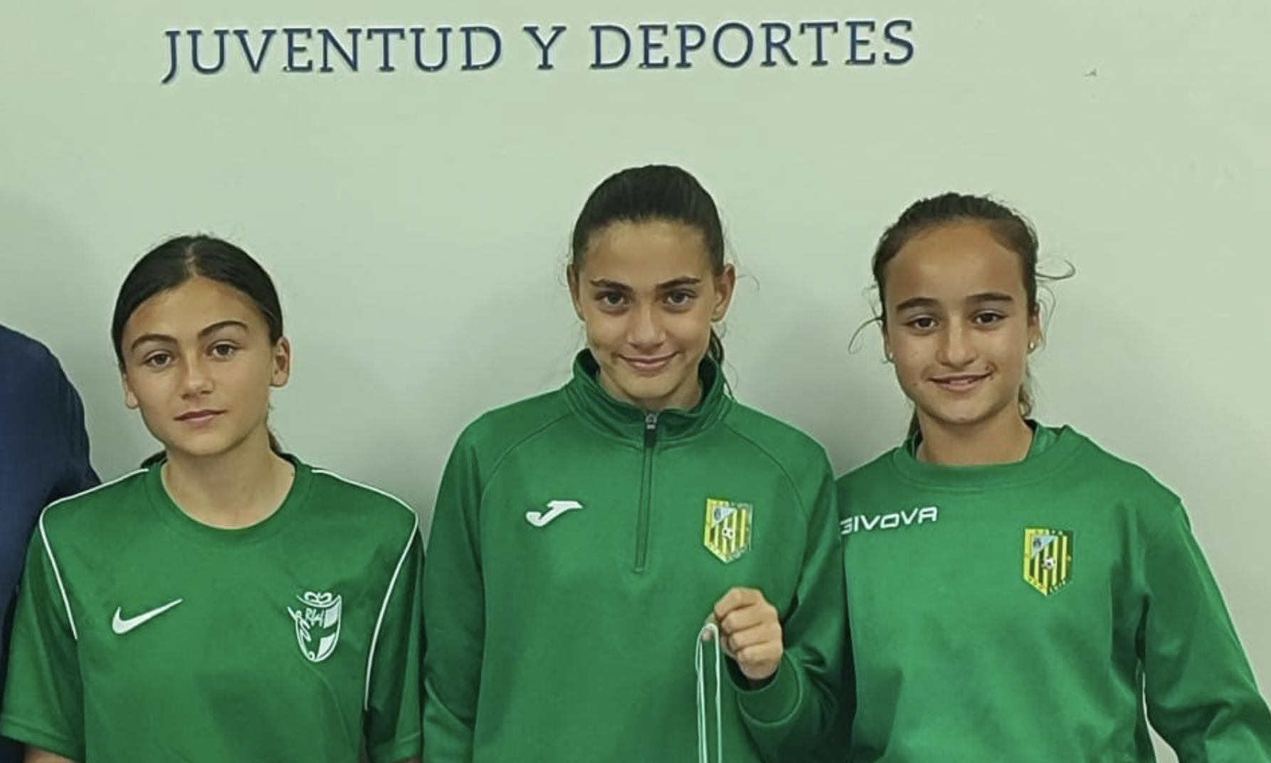 Las jugadoras de fútbol Valeria Pérez Márquez, Triana Daza García y Julia Peña Morro.