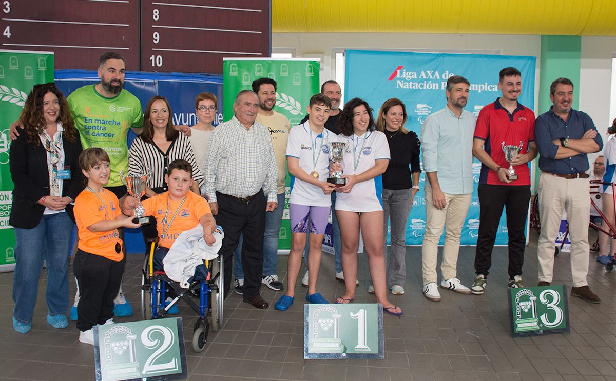 Campeones en los campeonatos de natación adaptada celebrados en Cádiz. JL ARÉVALO 