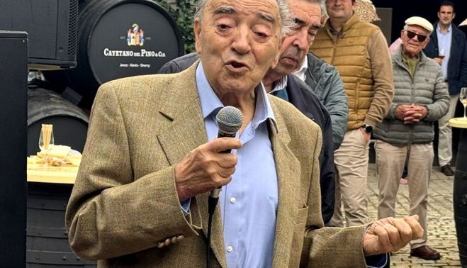 Antonín Benítez, a sus 92 años, no quiso perderse un día tan especial para la Peña Flamenca 'Los Cernícalos'.