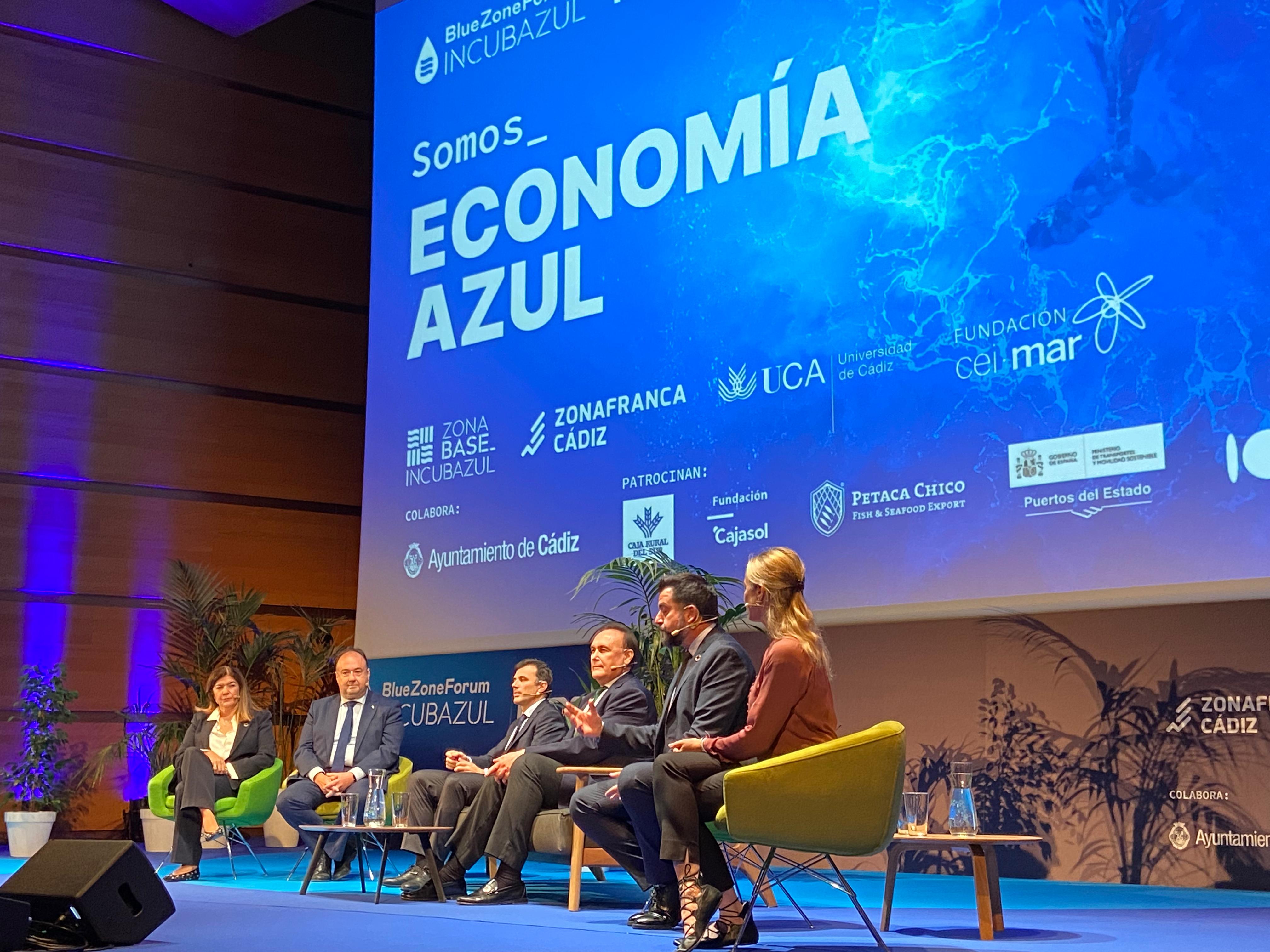 Mesa de apertura del forum con la presencia de Celine Cousteau.