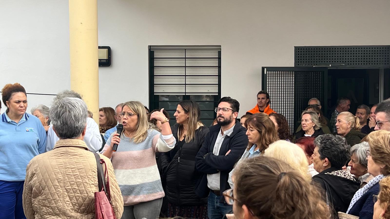 Jorge Rodríguez y Ana Medina, junto Jéssica Jiménez, concejala IU Algodonales.