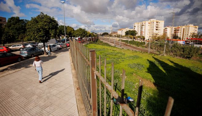 Los ciudadanos tienen que dar un rodeo para cruzar del centro a la zona Este.