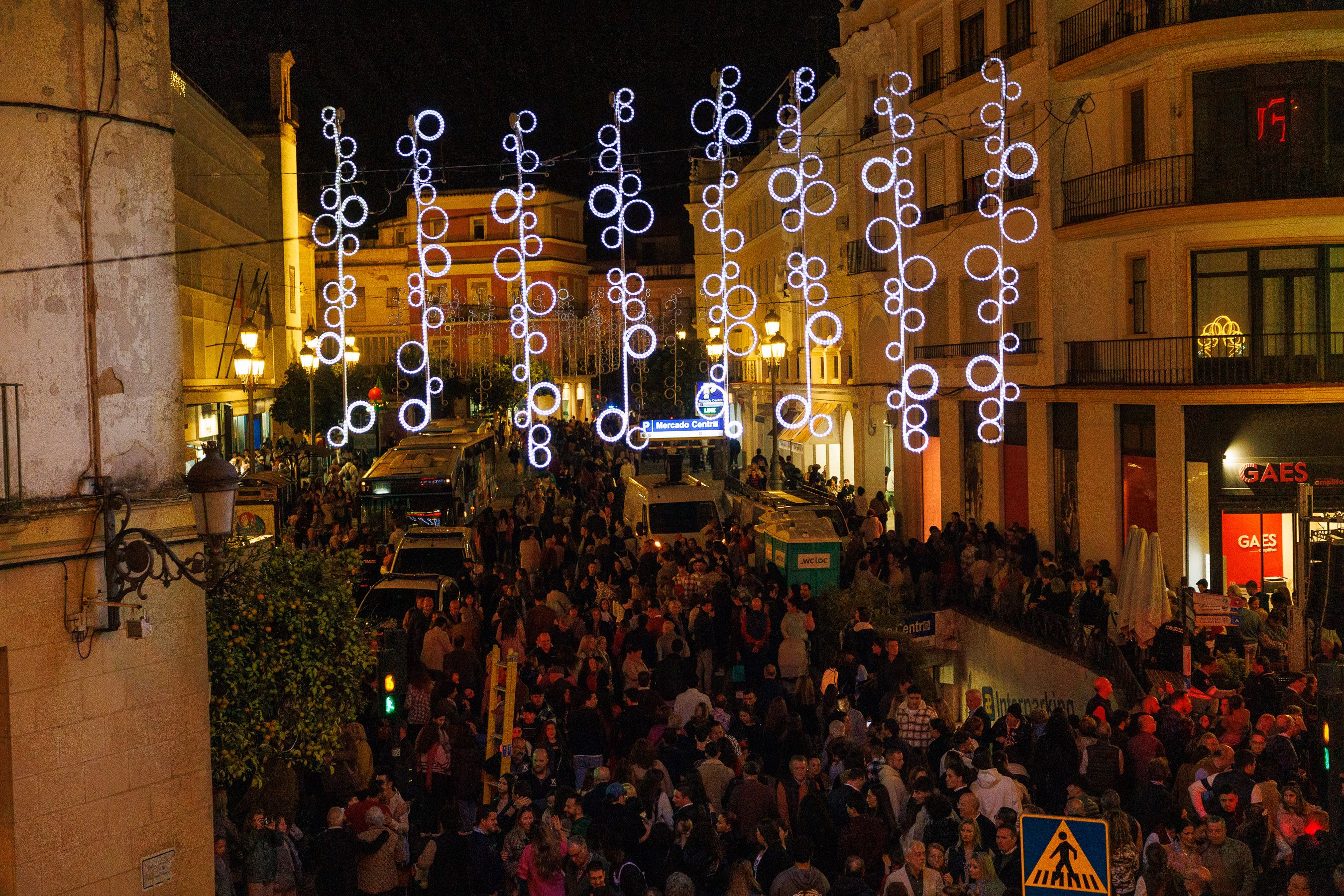 El encendido del alumbrado navideño y la primera de las Zambombas oficiales este viernes en Jerez. 